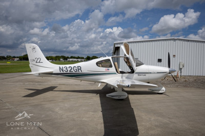 2001 Cirrus SR22: 