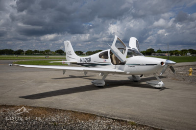 2001 Cirrus SR22: 