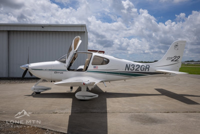 2001 Cirrus SR22: 
