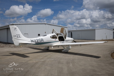 2001 Cirrus SR22: 