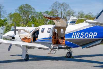 2012 Daher-Socata TBM 850 Elite: TBM 850 SN 616 N850RP Doors